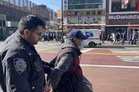 紐約警方逮捕攻擊法輪功的華男 控三級攻擊罪