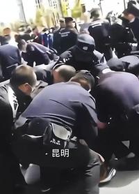 昆明房子爛尾 業主維權遭警察抓捕(圖)